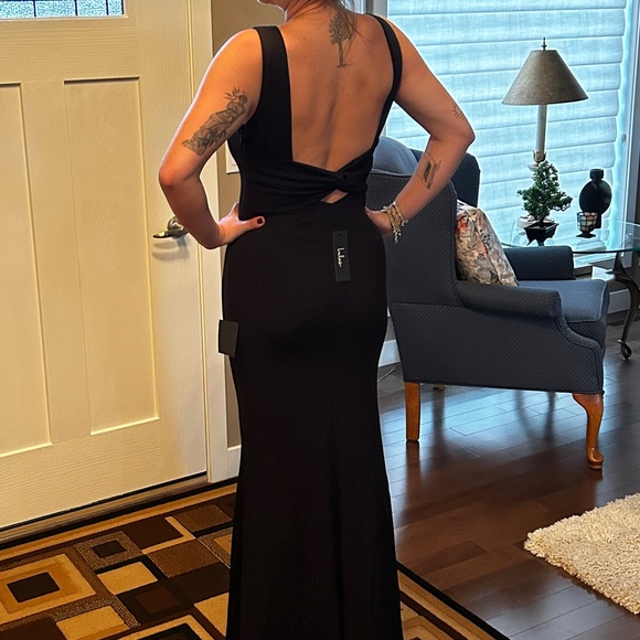 Black floor-length gown - Picture 6 of 7